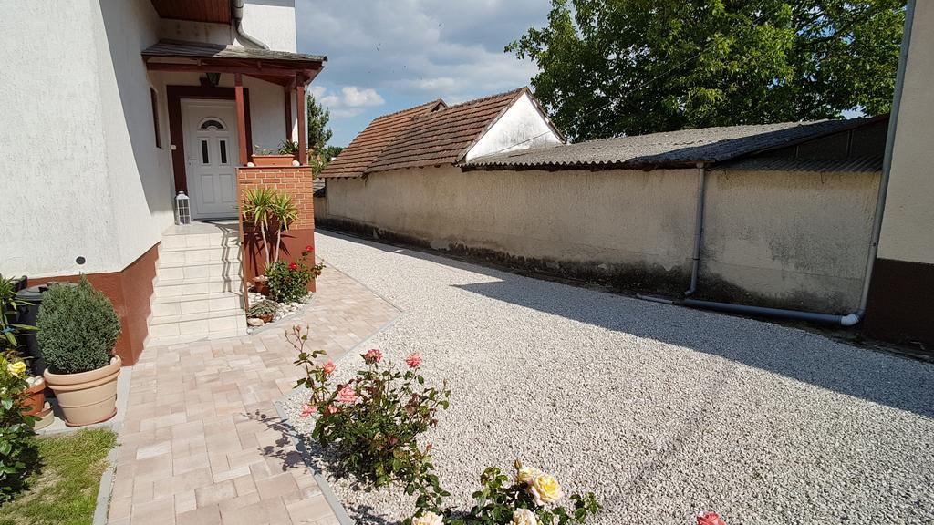 Villa Nora เฮวิซ ภายนอก รูปภาพ