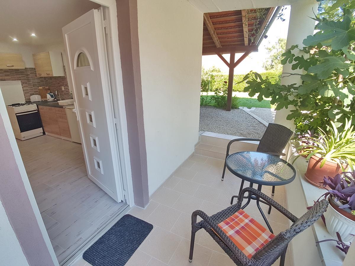 Villa Nora เฮวิซ ภายนอก รูปภาพ